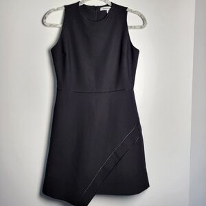 Women Elizabeth and James size 6.